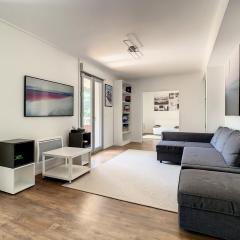 Superbe appartement entièrement rénové au pied des montagnes avec parking inclus