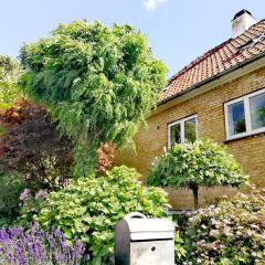 Room in a Danish cottage with garden view, 10 min to CPH