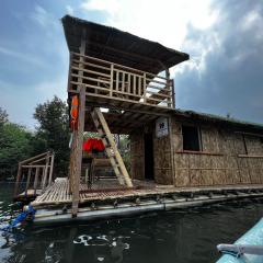 Onyong's Floating Cottage