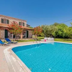Villa Rizolia Epta by Villa Plus