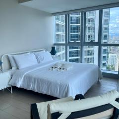 Bright 2-bedroom condo with pool in BGC Uptown