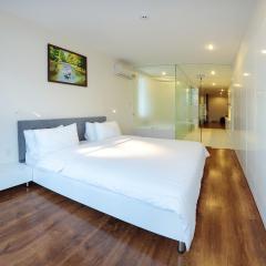 McGallery Art - Lucky Residence Suite's & Apartments