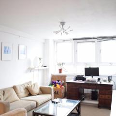 Light and Airy 2 Bed Flat in the Heart of London