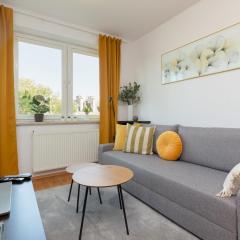 Cozy Apartment with Balcony Warszawa by Noclegi Renters