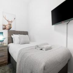 3 Triple Rooms - Parking - Smart TVs - Work Stays