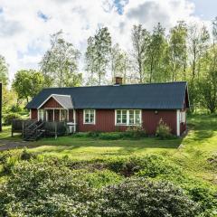 Nice cottage in Knared close to nature