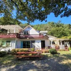 언덕 위 하얀집