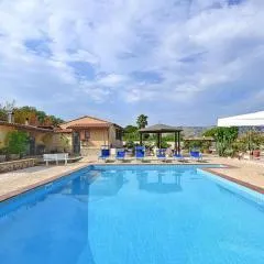 Holiday home with private pool, Solarino