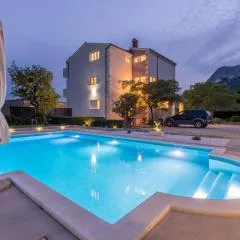 Melki for 12 people with private pool