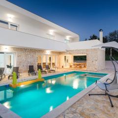 4 Bedroom Beautiful Home In Jursici