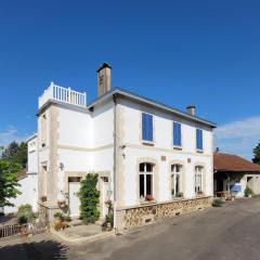 Former schoolhouse in a magnificent quiet location