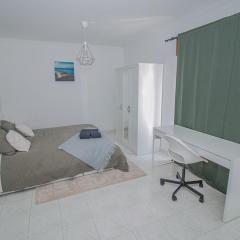 Charming Private Rooms in an Apartment A1 Penha - Faro