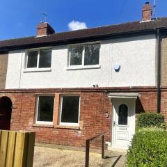 Flaxman Avenue - Lovely 4 bed home, 5 mins drive to York City Centre, Free superfast Wi-fi, Free on-street parking
