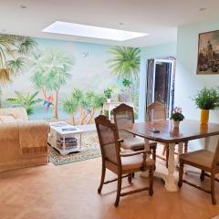 Spacious refurbished flat with a garden near tube, train, Thames and the city center