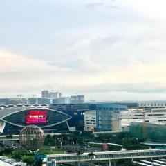 1BR Condo in MOA