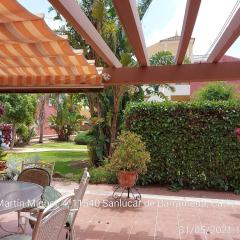 BAJO CON TERRAZA. PISCINA y JARDIN COMUNITARIO