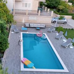 Villa 4US with pool