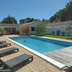 Charming villa in Le Bois Plage with private pool