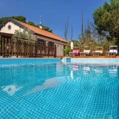 La dimora del verde con piscina