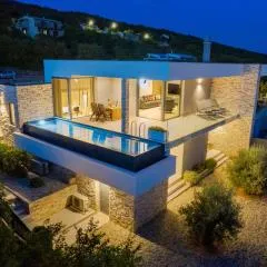 House7E