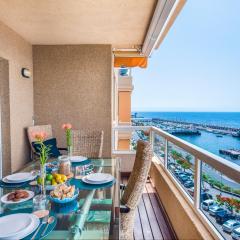 Spacious beach apartment with private parking