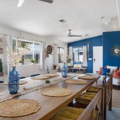 Sapphire Haven! Pool + Jacuzzi + Movie Theatre + 10 Min to Monument!