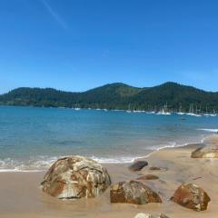 Apto com piscina e vista para o mar na Praia Grande em Ubatuba