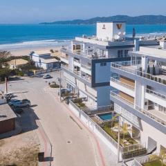 Mar de Fora 205 – Lindíssima Cobertura Duplex - Piscina no Condomínio - 100 Metros da Praia de Mariscal.