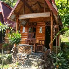 Lucky Bamboo' Bungalows-Resto and OrangUtan Jungle Trekking Tours