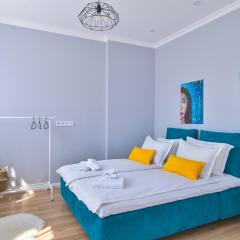 - The Blue Apartment - 1BD with Artistic Interior Design by Flat Mаnager