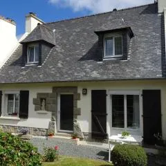 Holiday Home in Guerlesquin near Lake