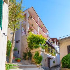 Apartments and rooms with WiFi Makarska - 11063