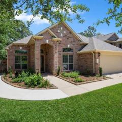 Spacious Conroe Home around 4 miles to the Lake