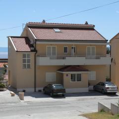 Apartments with parking space Makarska - 6850
