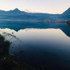 Cabañas Ruka Rayun vista y acceso al lago en Coñaripe