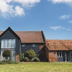 Stackyard Lodge - enchanting 18th Century converted barn in the Waveney Valley