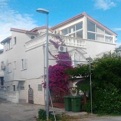 Apartments & Rooms Tony