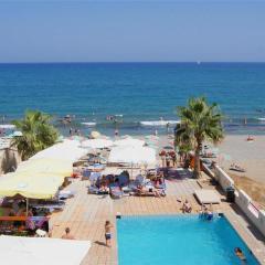 Apartment for 3 persons, with swimming pool, near the beach