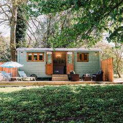 Snowdrop Lodge, Walcot Hall Estate