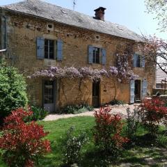 Maison typique périgourdine avec piscine