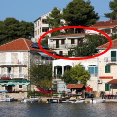 Apartments by the sea Stomorska, Solta - 782