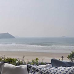 Gorgeous Apartment only yards from Polzeath Beach