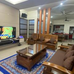 Villa near SPICE Arena 4BR 24PAX with KTV Pool Table and Kids Swimming Pool