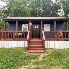 Cozy tiny home cabin in Eva, TN