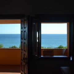 Il Tramonto - appartamento in prima fila, fronte spiaggia con vista mare panoramica -