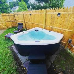 NEW!! Lovely unit w/ PRIVATE Hot Tub and patio!