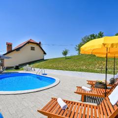 Awesome Home In Slavetic With 3 Bedrooms, Wifi And Outdoor Swimming Pool