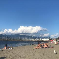 heart of Kitsilano area,5 mins walk to kits beach