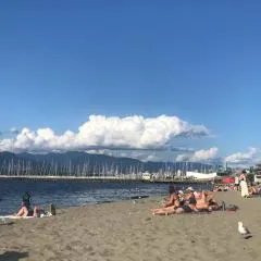 walk distance to kits beach 2bedrooms only for you
