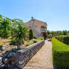 Beautiful Apartment In Rasopasno